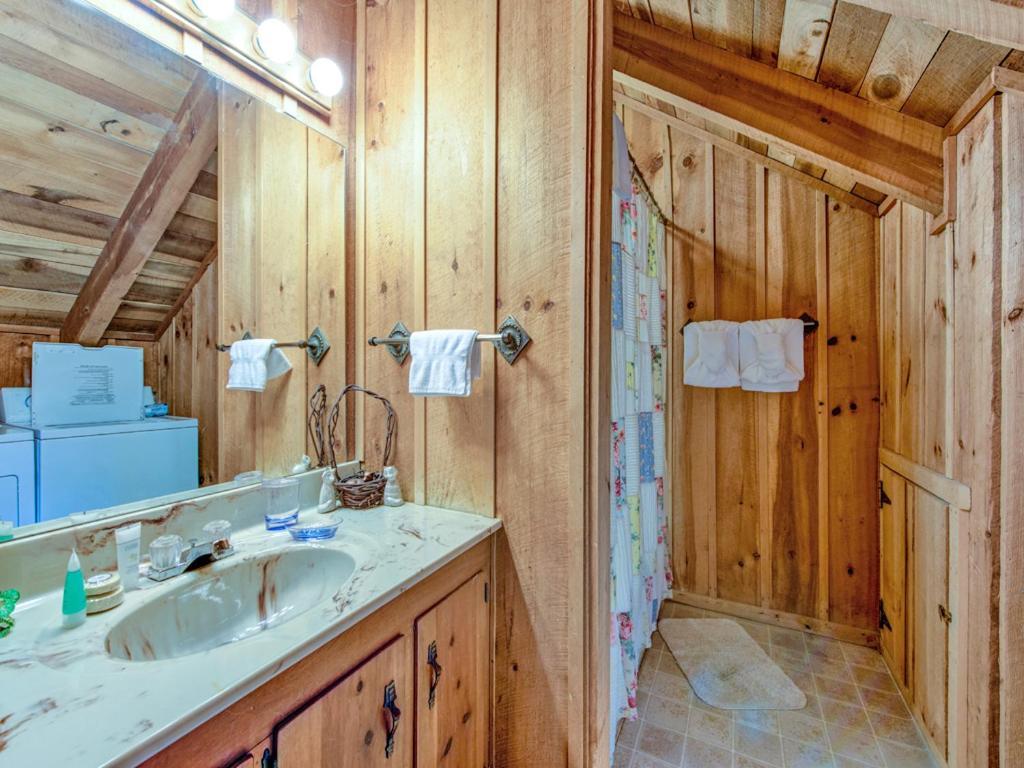 Fox Den Villa Гетлинбург Екстериор снимка